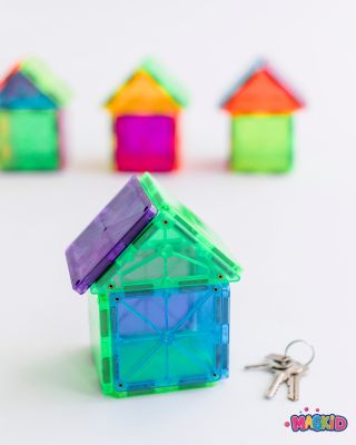 ✨ Víte, proč děti magnetické stavebnice tak milují? Protože každý dílek okamžitě drží na svém místě – žádné zdlouhavé...